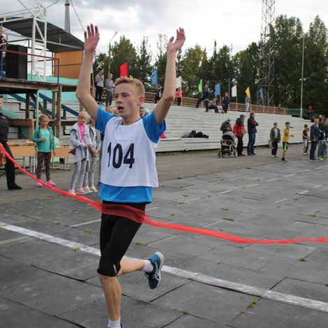 №104 Кирилл Митрофанов (шк. № 5) победитель забега на 4000 м